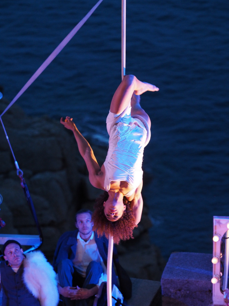 Alfa Marks with Pirates of the Carabina at Minack Theatre